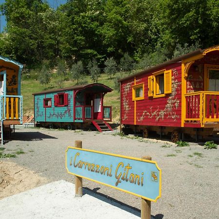 Agriturismo La Rovere - I Carrozzoni Gitani Cossano Belbo Luaran gambar