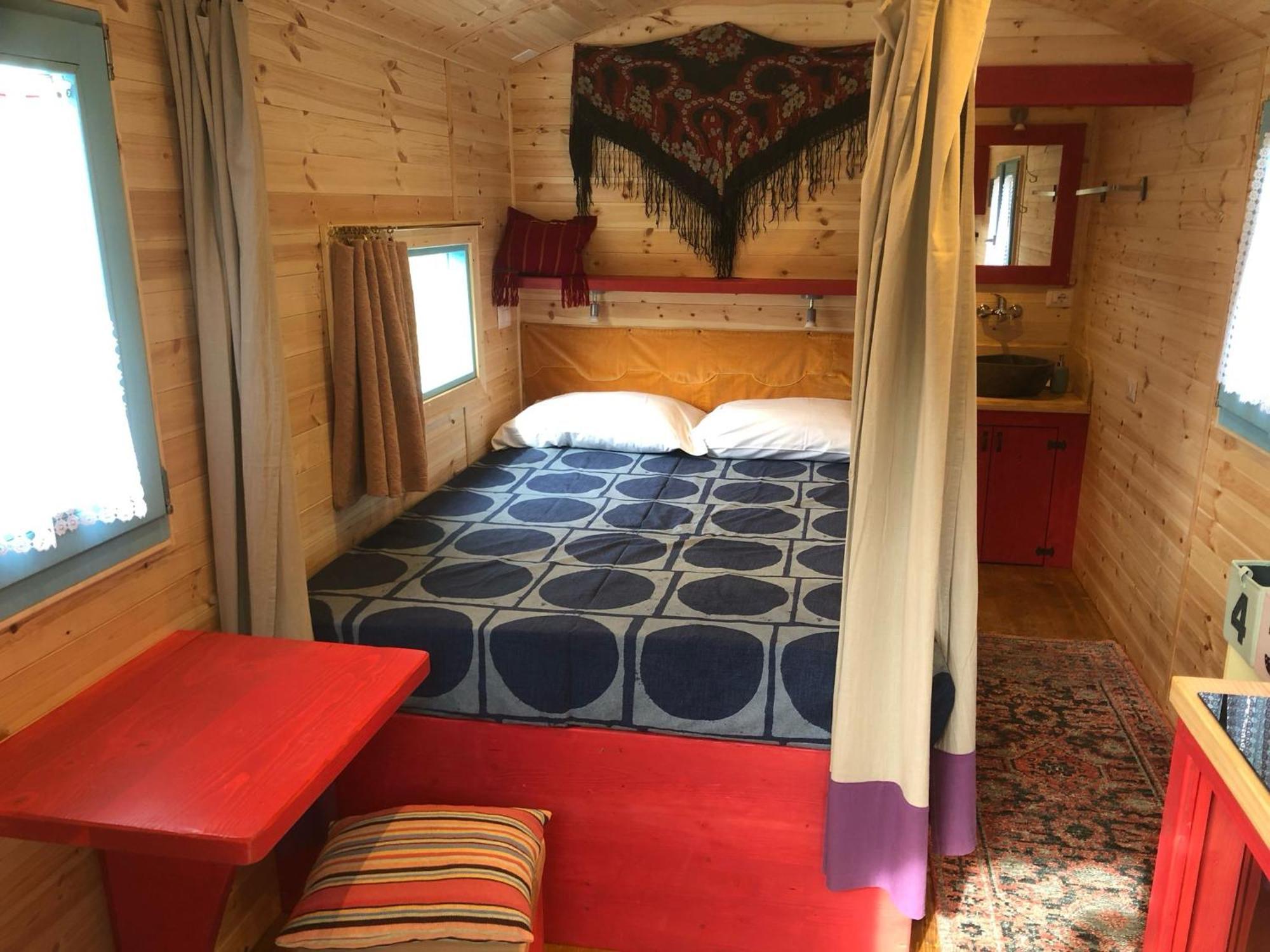 Agriturismo La Rovere - I Carrozzoni Gitani Cossano Belbo Luaran gambar