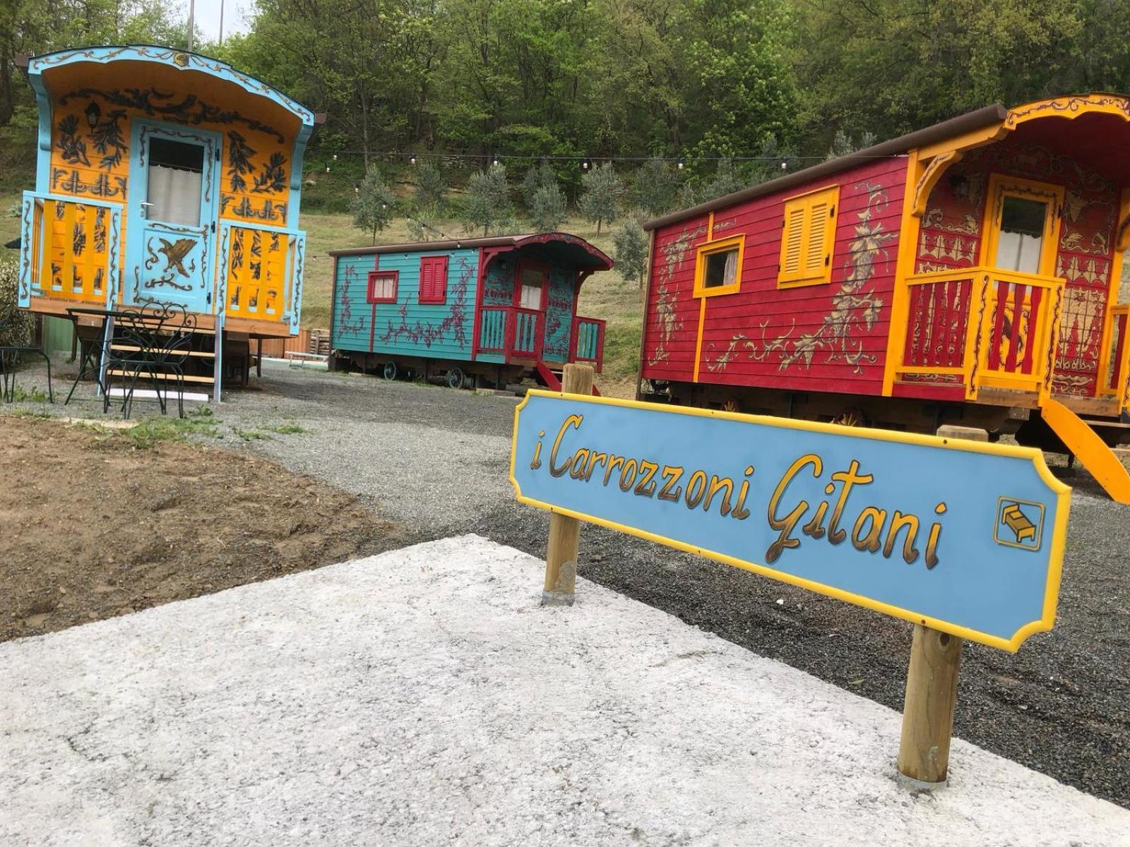 Agriturismo La Rovere - I Carrozzoni Gitani Cossano Belbo Luaran gambar