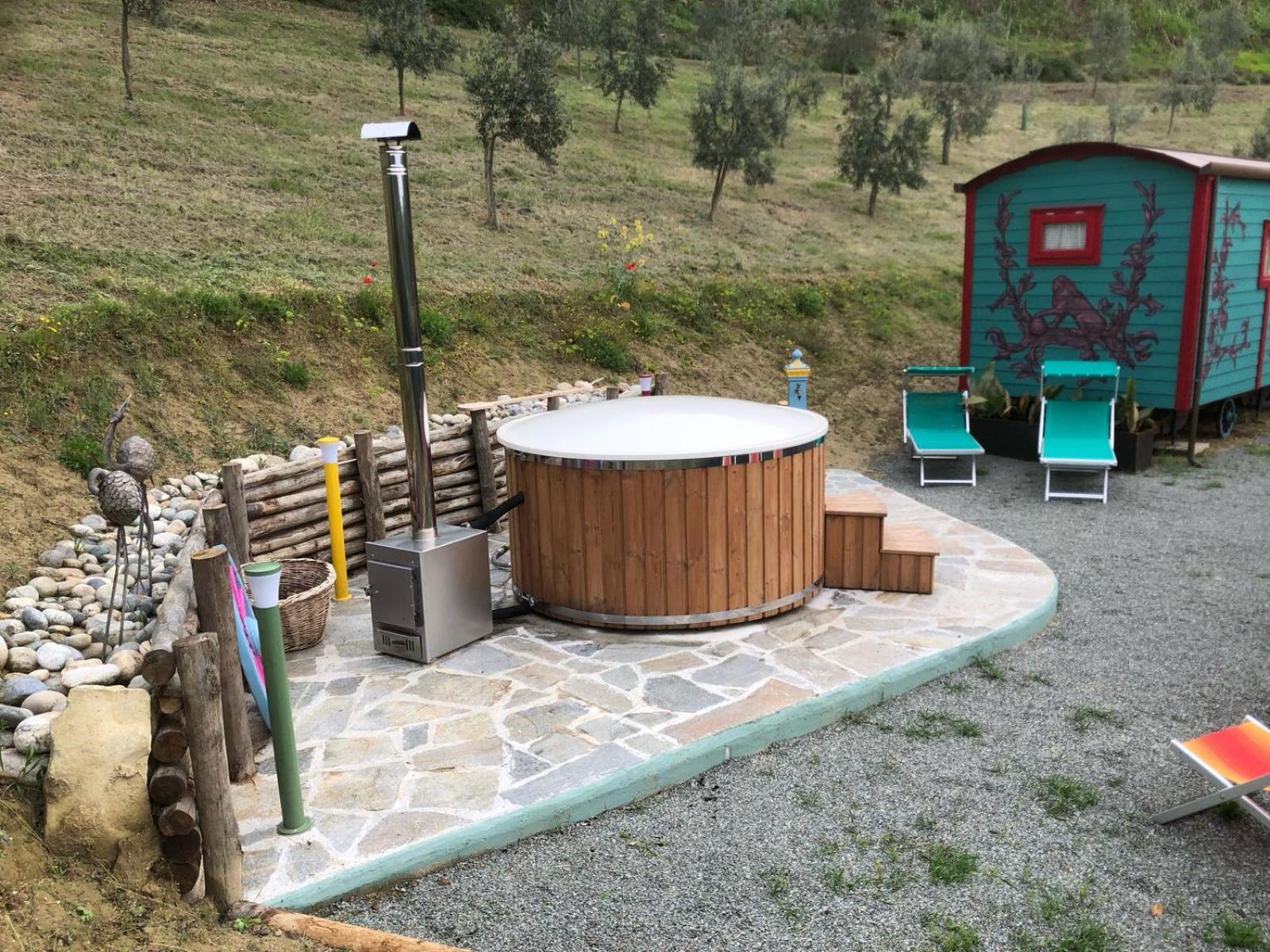 Agriturismo La Rovere - I Carrozzoni Gitani Cossano Belbo Luaran gambar