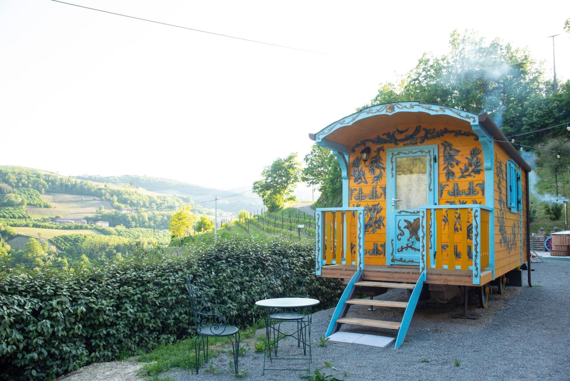 Agriturismo La Rovere - I Carrozzoni Gitani Cossano Belbo Luaran gambar