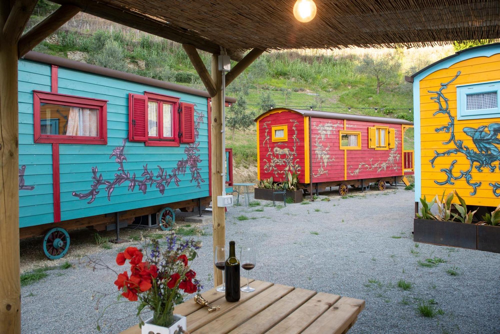 Agriturismo La Rovere - I Carrozzoni Gitani Cossano Belbo Luaran gambar