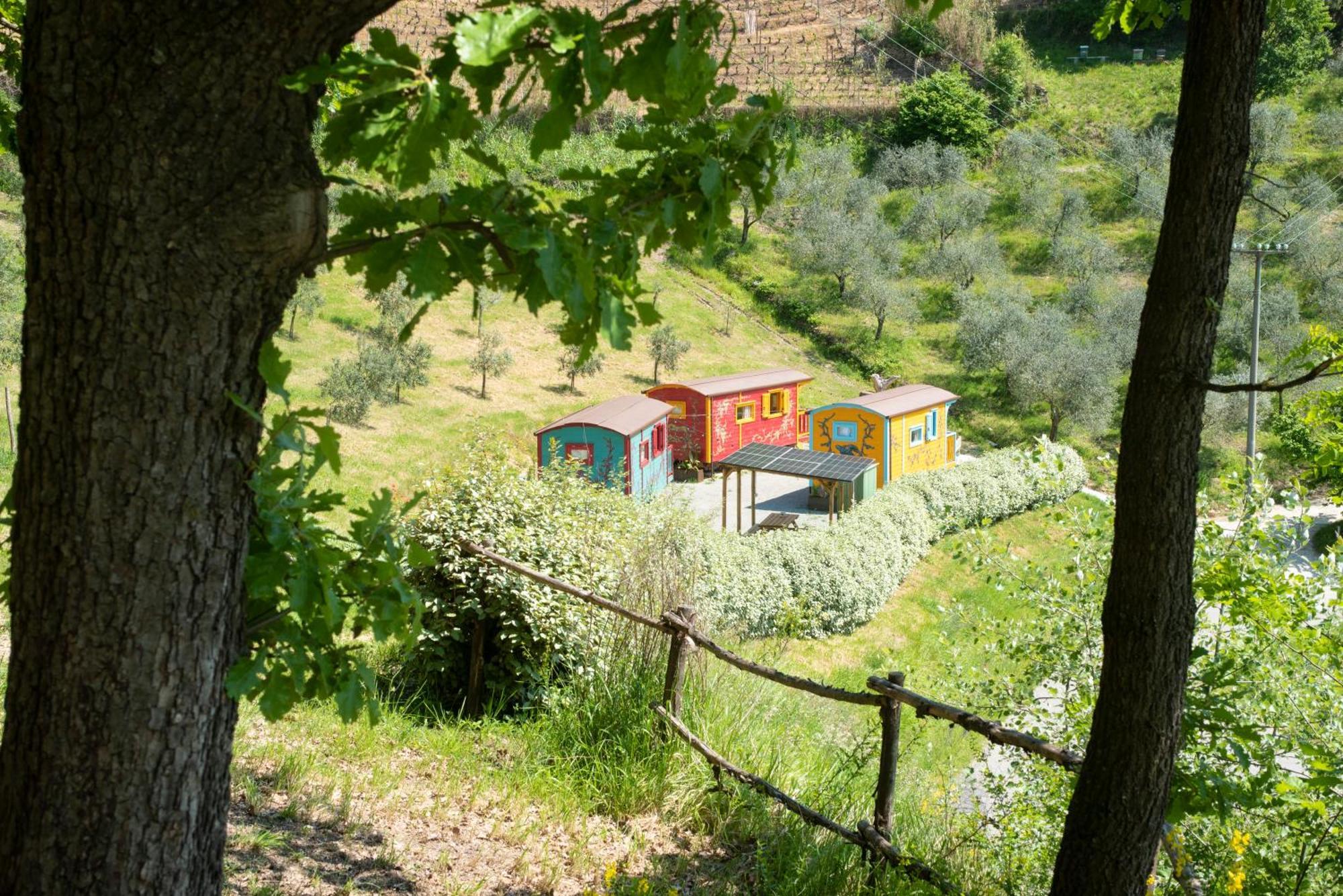 Agriturismo La Rovere - I Carrozzoni Gitani Cossano Belbo Luaran gambar