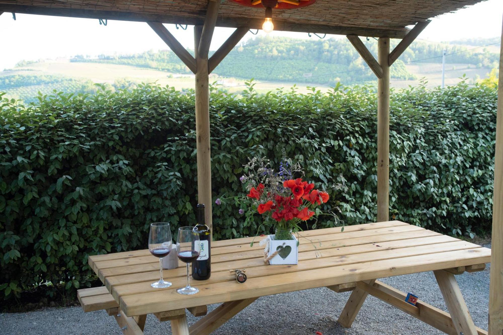 Agriturismo La Rovere - I Carrozzoni Gitani Cossano Belbo Luaran gambar