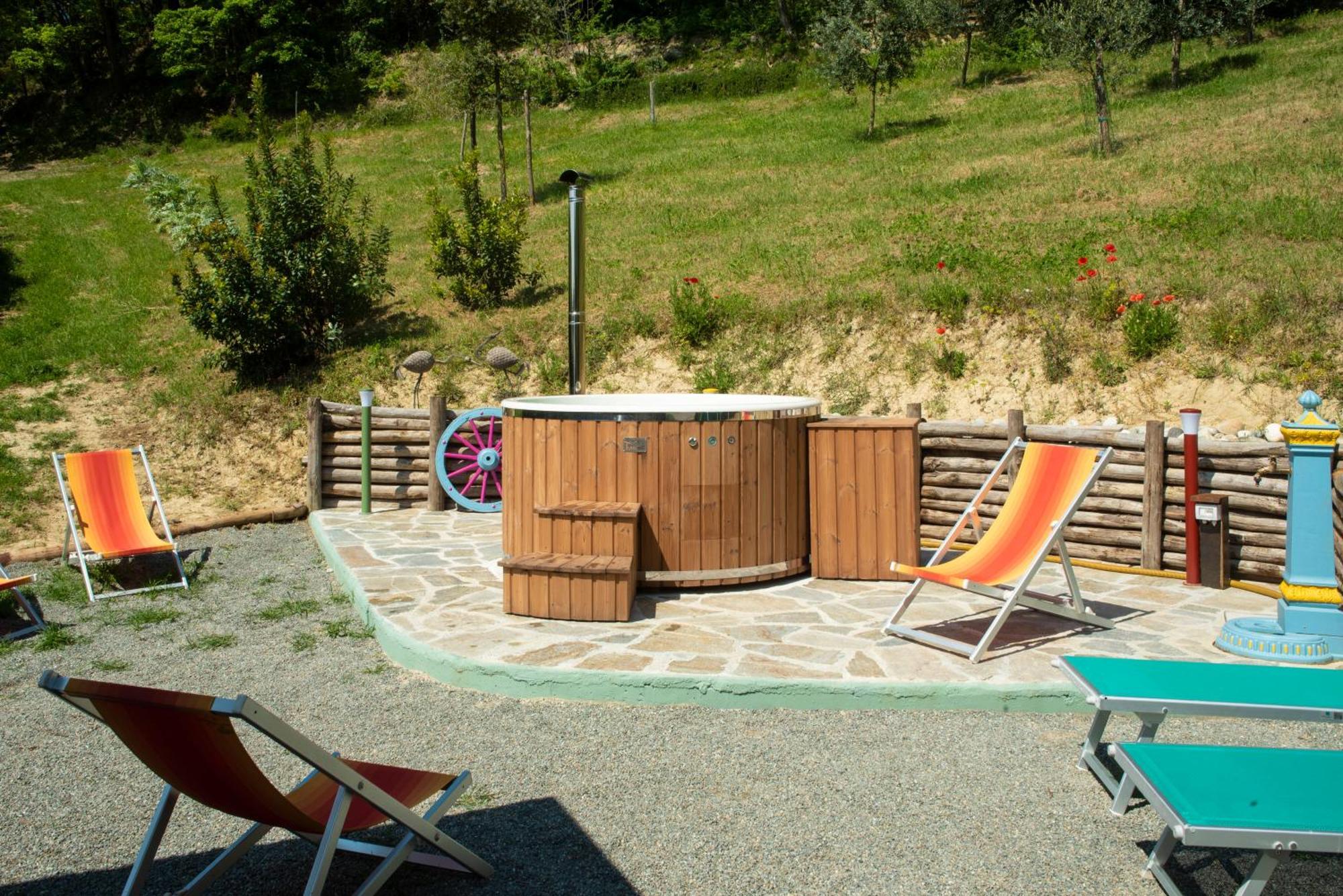 Agriturismo La Rovere - I Carrozzoni Gitani Cossano Belbo Luaran gambar