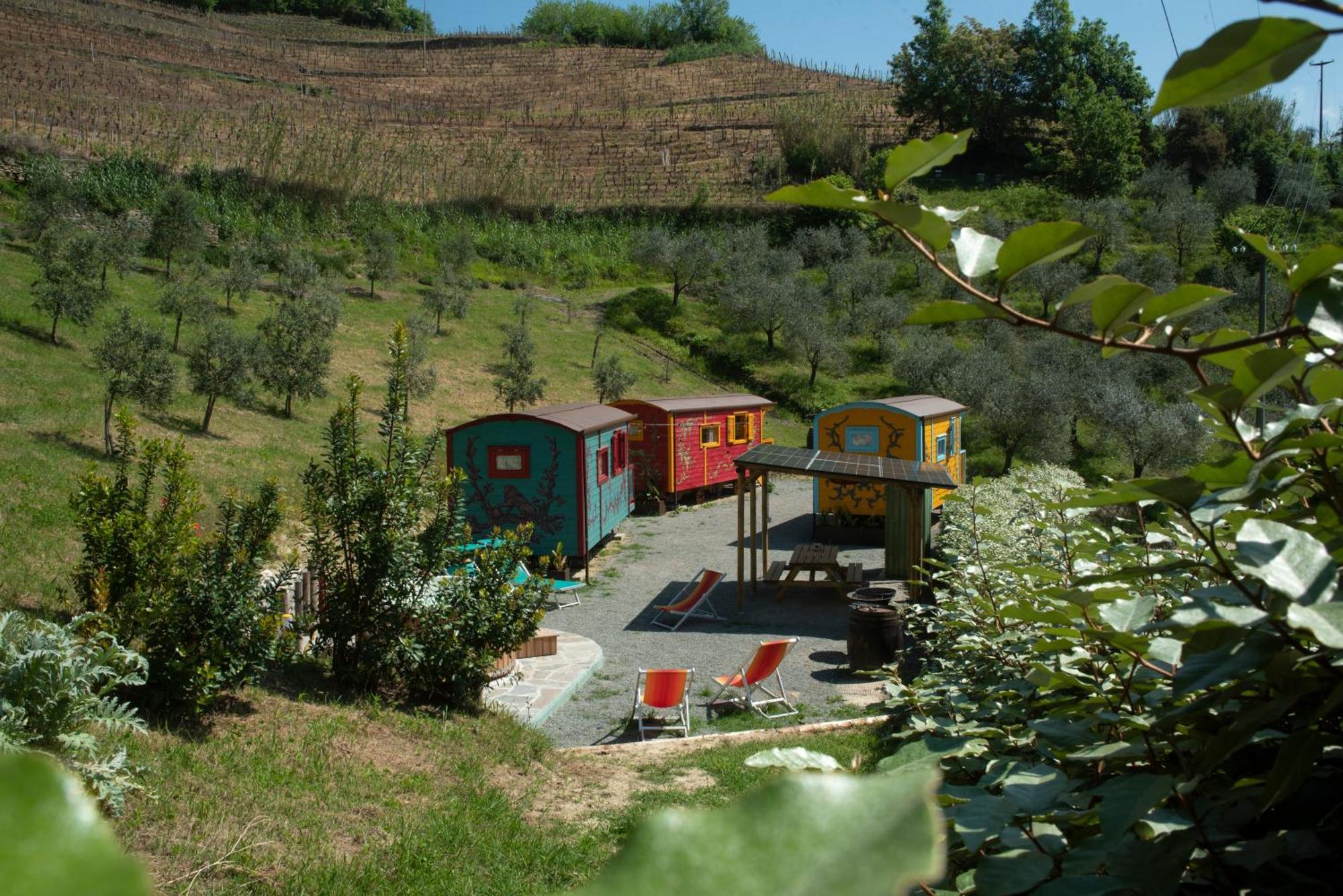 Agriturismo La Rovere - I Carrozzoni Gitani Cossano Belbo Luaran gambar