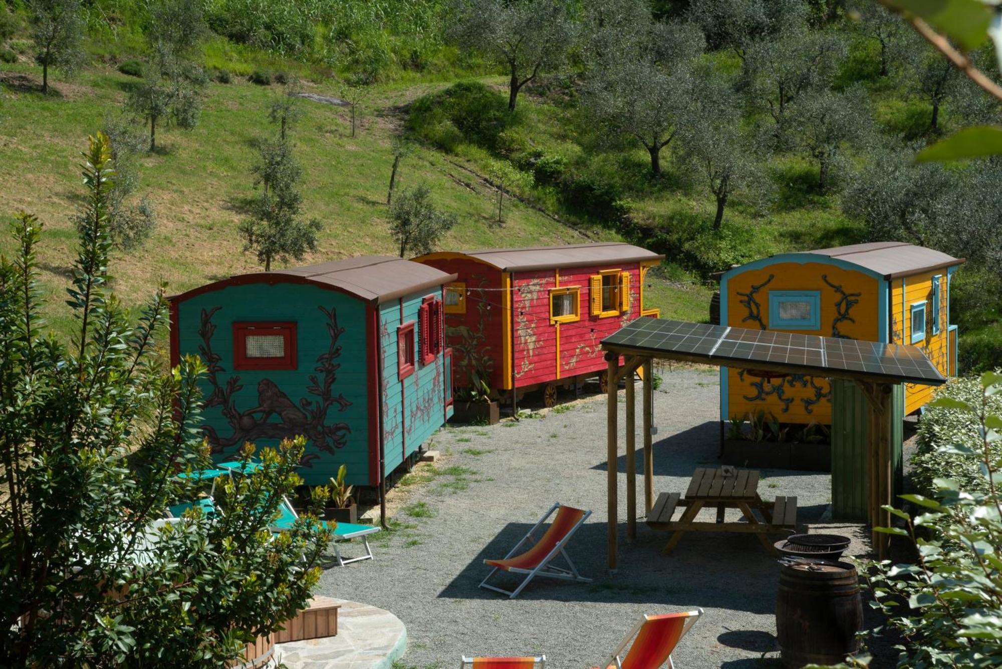 Agriturismo La Rovere - I Carrozzoni Gitani Cossano Belbo Luaran gambar