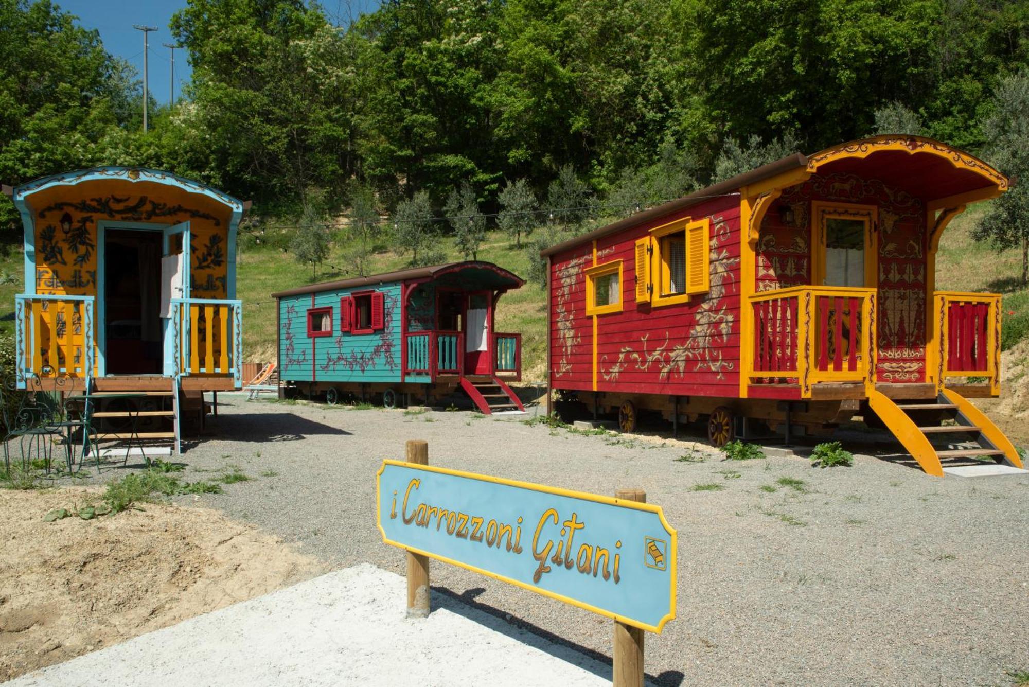 Agriturismo La Rovere - I Carrozzoni Gitani Cossano Belbo Luaran gambar
